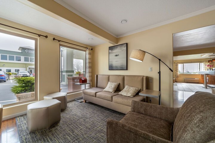 Hotel Interior 11 of 38