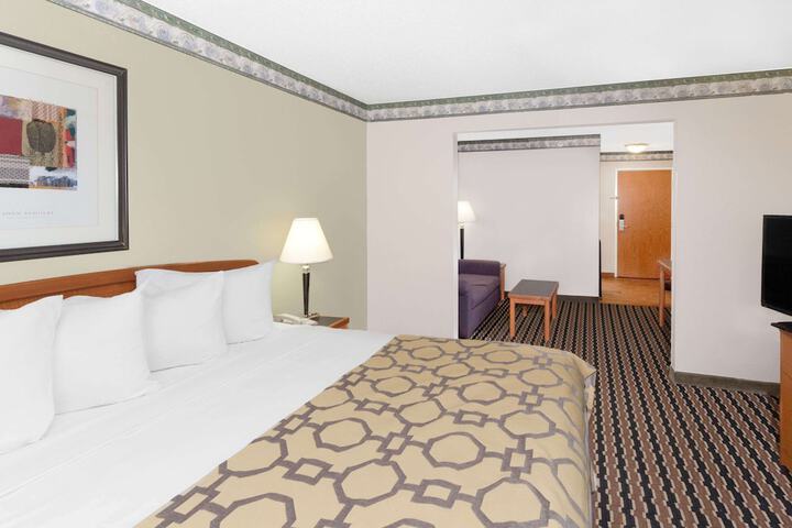 Room 11 of 32