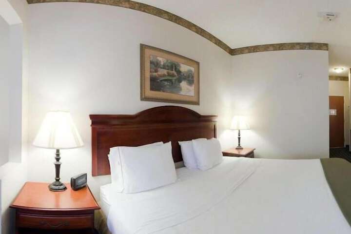 Room 9 of 25