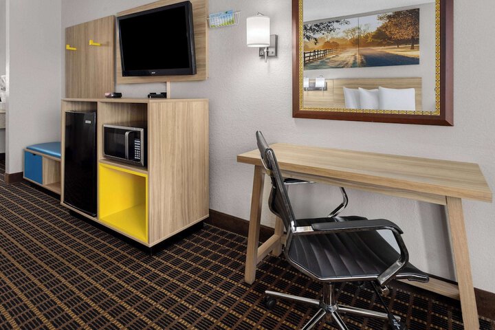 Days Inn by Wyndham Waycross