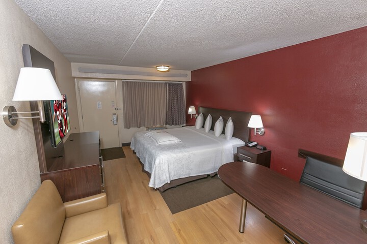 Red Roof Inn PLUS+ West Springfield