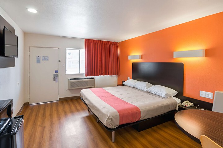 Room 17 of 29