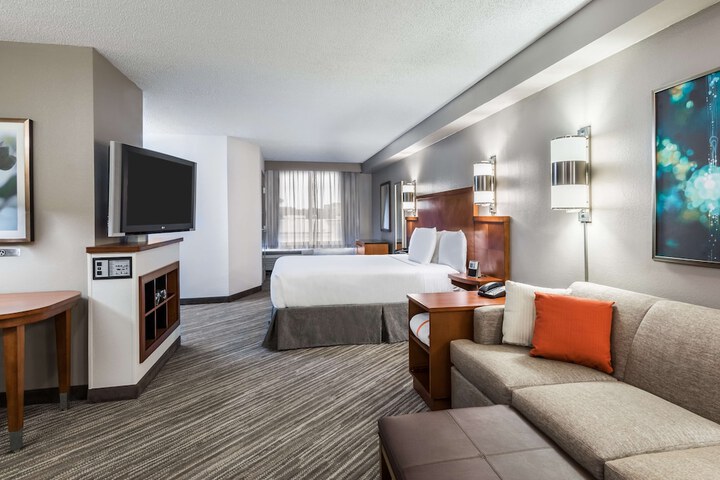Hyatt Place Bentonville / Rogers