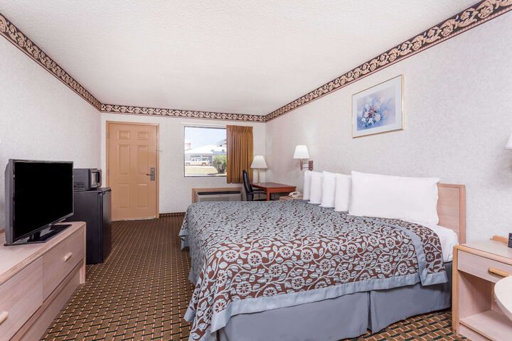 Room 17 of 27