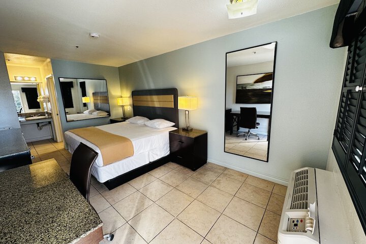 Room 7 of 19