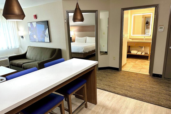 Room 28 of 32