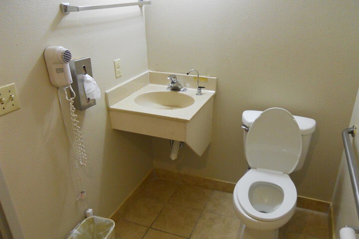 Room 9 of 15