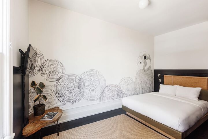 Room 32 of 76