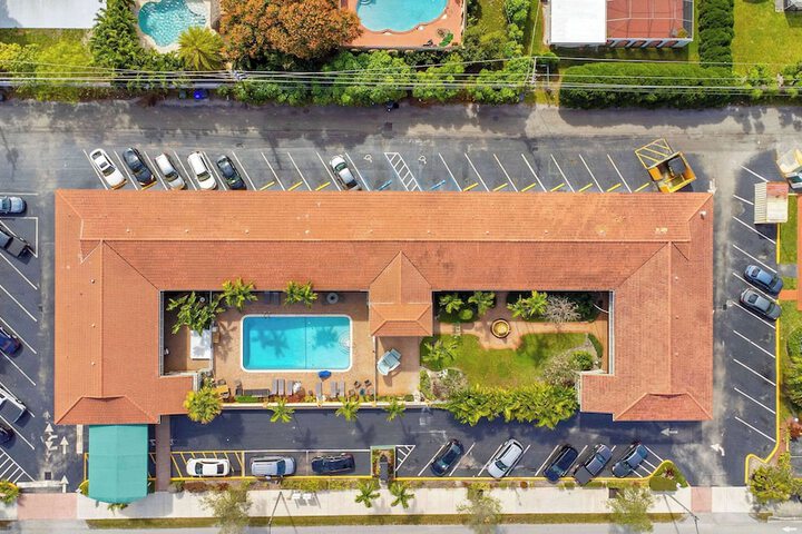 Hotel 5 of 77