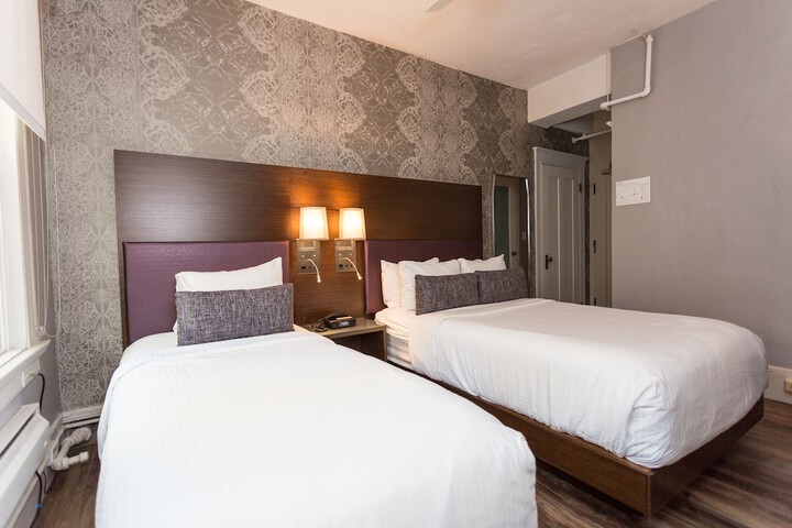 Room 33 of 38