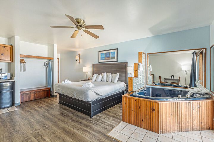 Snyders Shoreline Inn