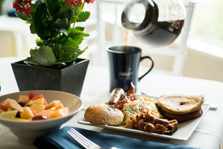 Breakfast/Coffee Service 104 of 133