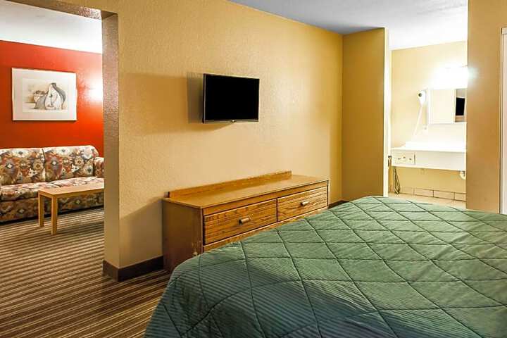 Rodeway Inn East