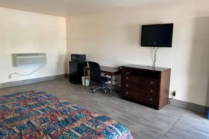 Room 8 of 18