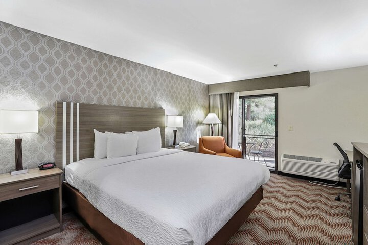 Room 27 of 63