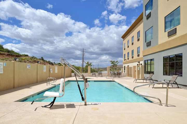 Holiday Inn Express & Suites Globe by IHG
