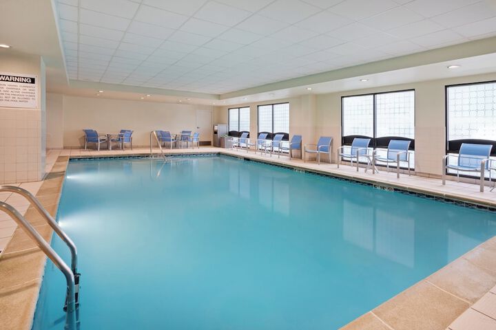 Holiday Inn Express & Suites Cincinnati Riverfront by IHG
