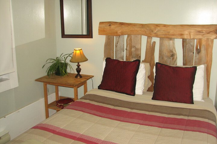 Room 4 of 9