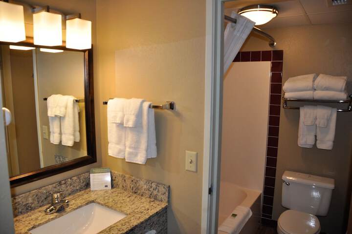 Room 33 of 51