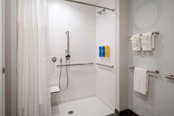 Tru by Hilton Naperville Chicago