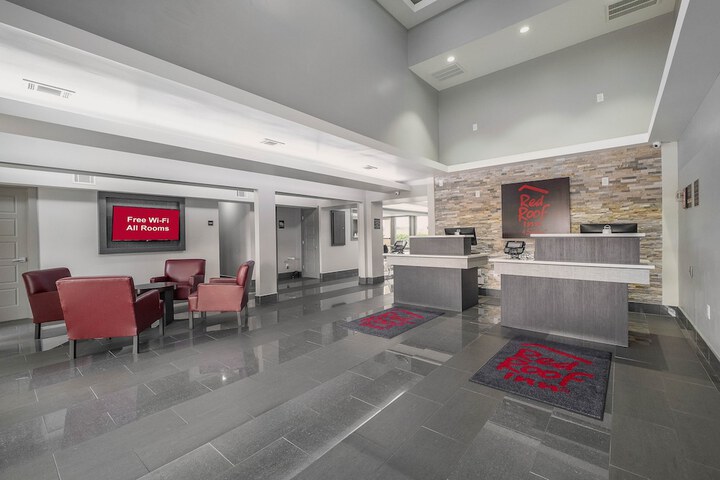 Red Roof Inn & Suites Calhoun