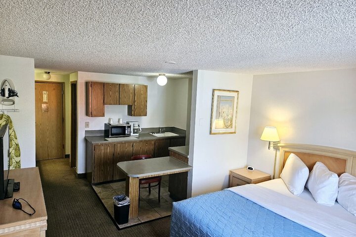 Room 7 of 16