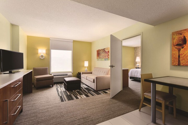 Room 9 of 34