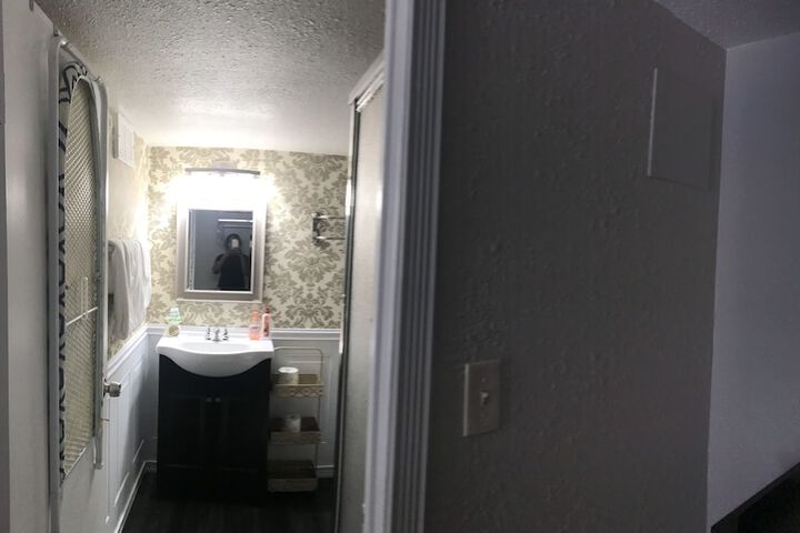 Room 24 of 77