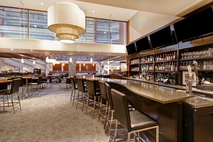 Holiday Inn Oakville Centre by IHG