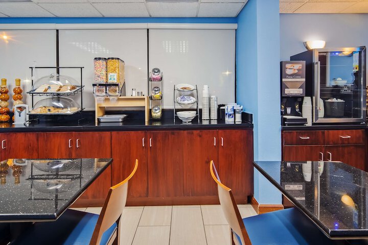 SureStay Hotel by Best Western Lenoir City