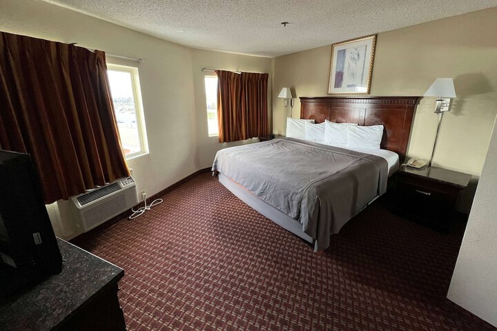 Room 8 of 17