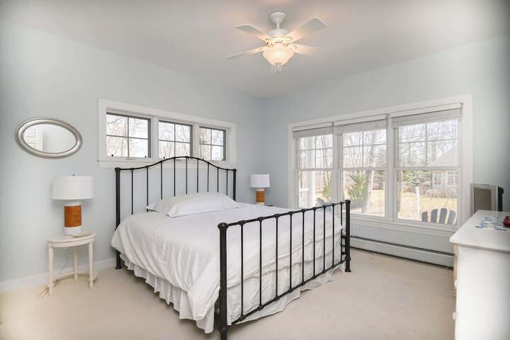 Stunning 5 Bdr Walk to York Harbor Beach!