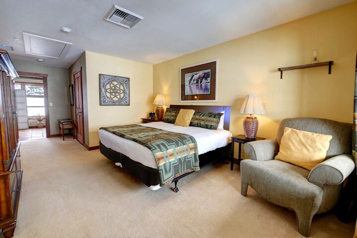 Room 32 of 87