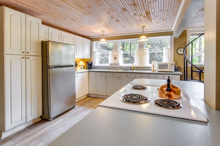 Black Mountain Cabin Apartment 2 Mi to Downtown!