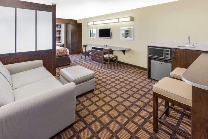 Room 13 of 16