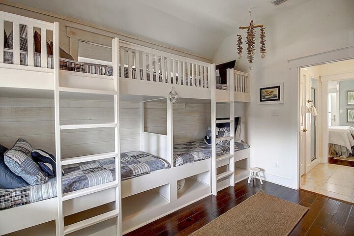 Room 17 of 31