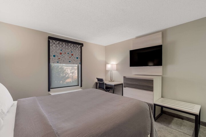 Room 13 of 38