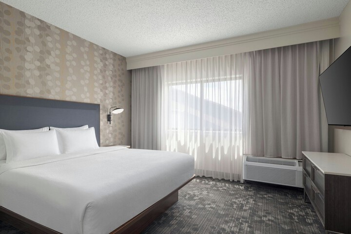 Courtyard by Marriott Dallas-Fort Worth / Bedford
