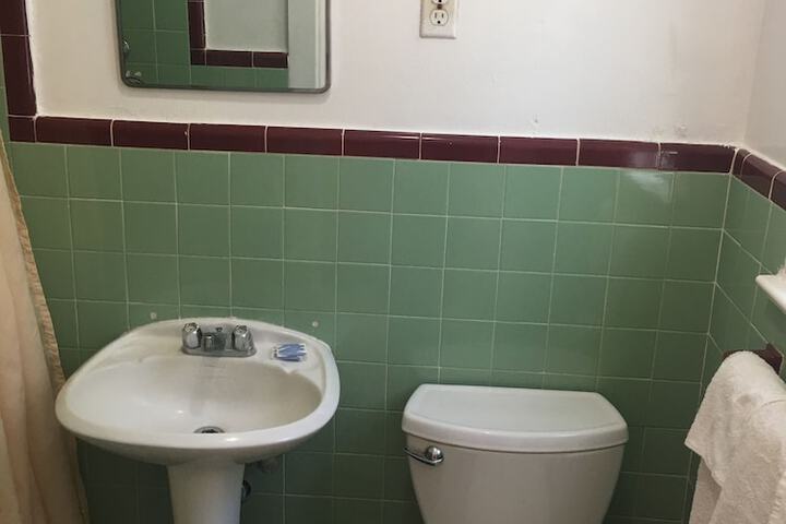 Room 4 of 8