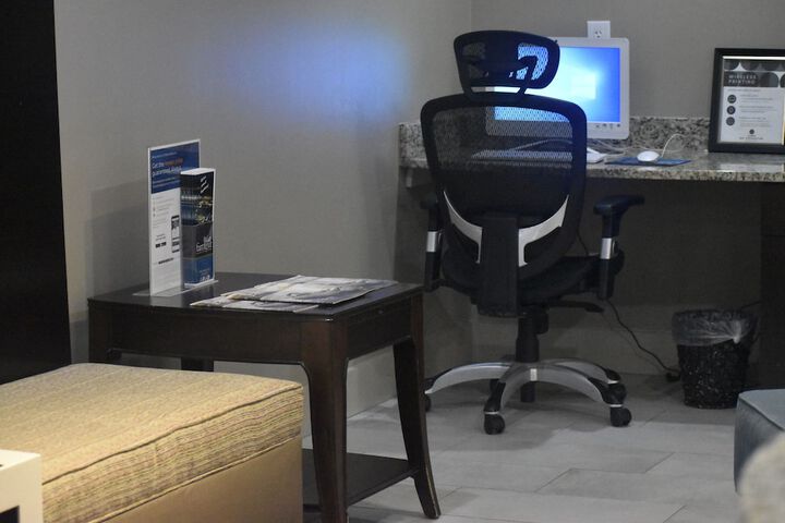 Business Center 140 of 142