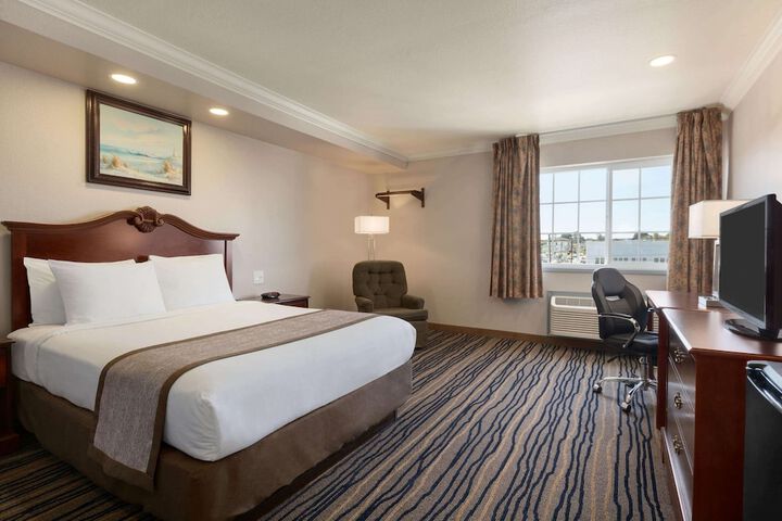 Room 10 of 24