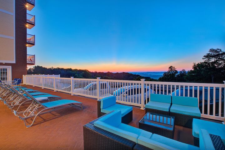 Holiday Inn Express & Suites Petoskey by IHG