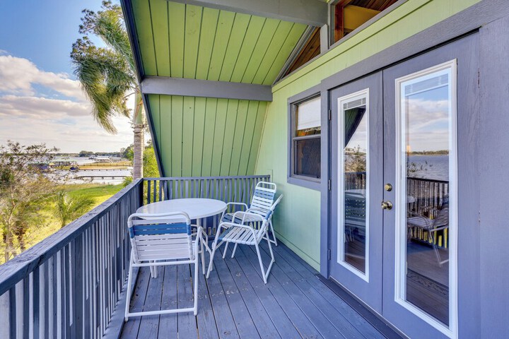 Lakefront Home w / Game Room Kayaks, & Fire Pit