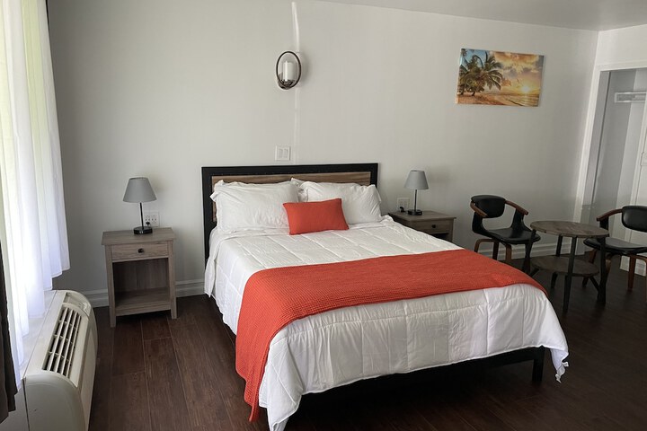 Room 25 of 103