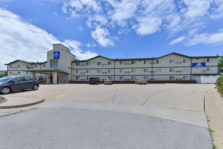 Hotel 2 of 49