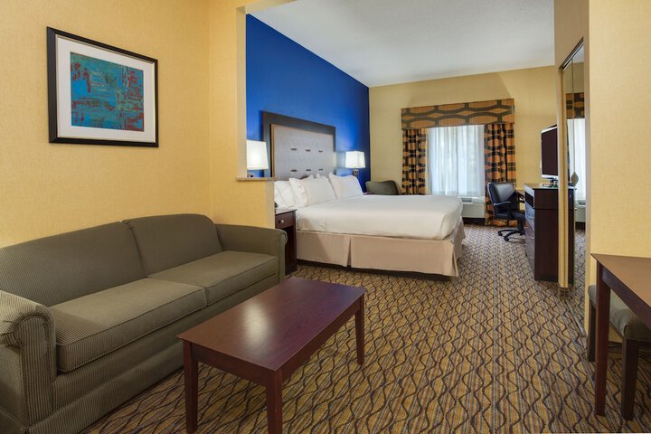 Holiday Inn Express Tower Center by IHG