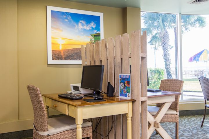 Days Inn & Suites by Wyndham Jekyll Island
