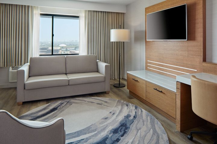 Room 8 of 18