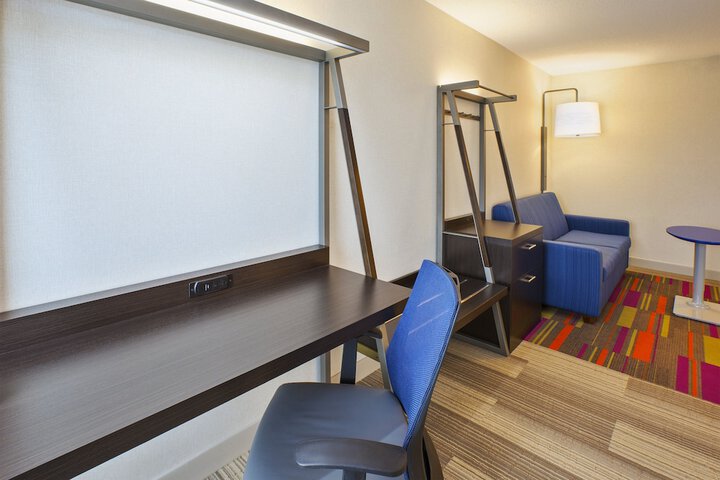 Holiday Inn Express Hotel & Suites Chicago-Midway Airport by IHG
