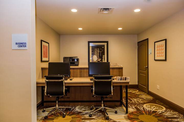 Business Center 34 of 34
